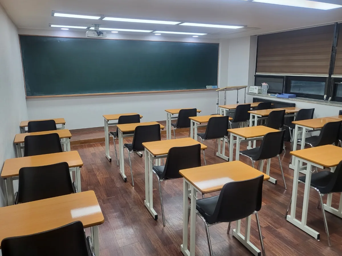 북구 본촌동 스터디룸 미팅룸 장비 주변 정밀 위생청소 사례 - 행진크린