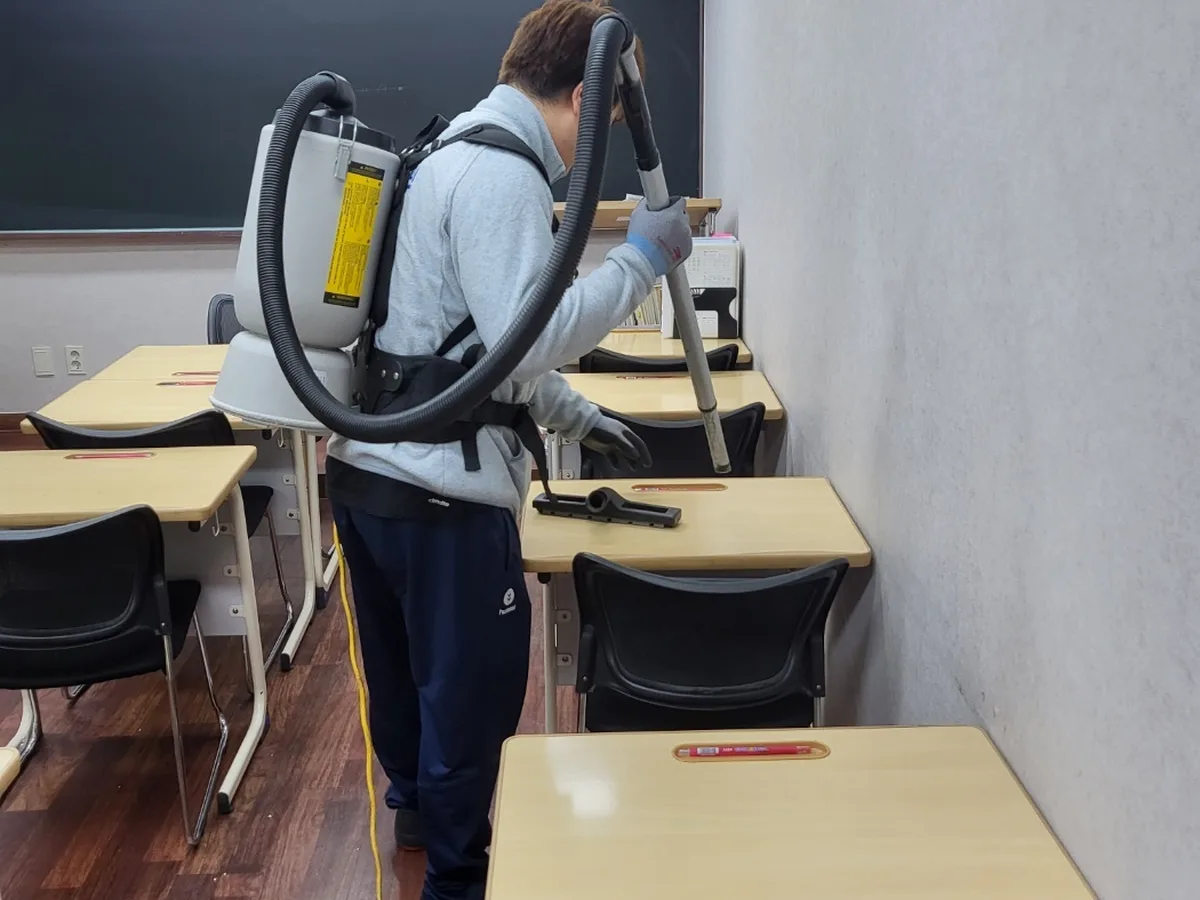 서구 서창동 학교 현관·중앙홀 바닥 위생청소 사례 - 행진크린